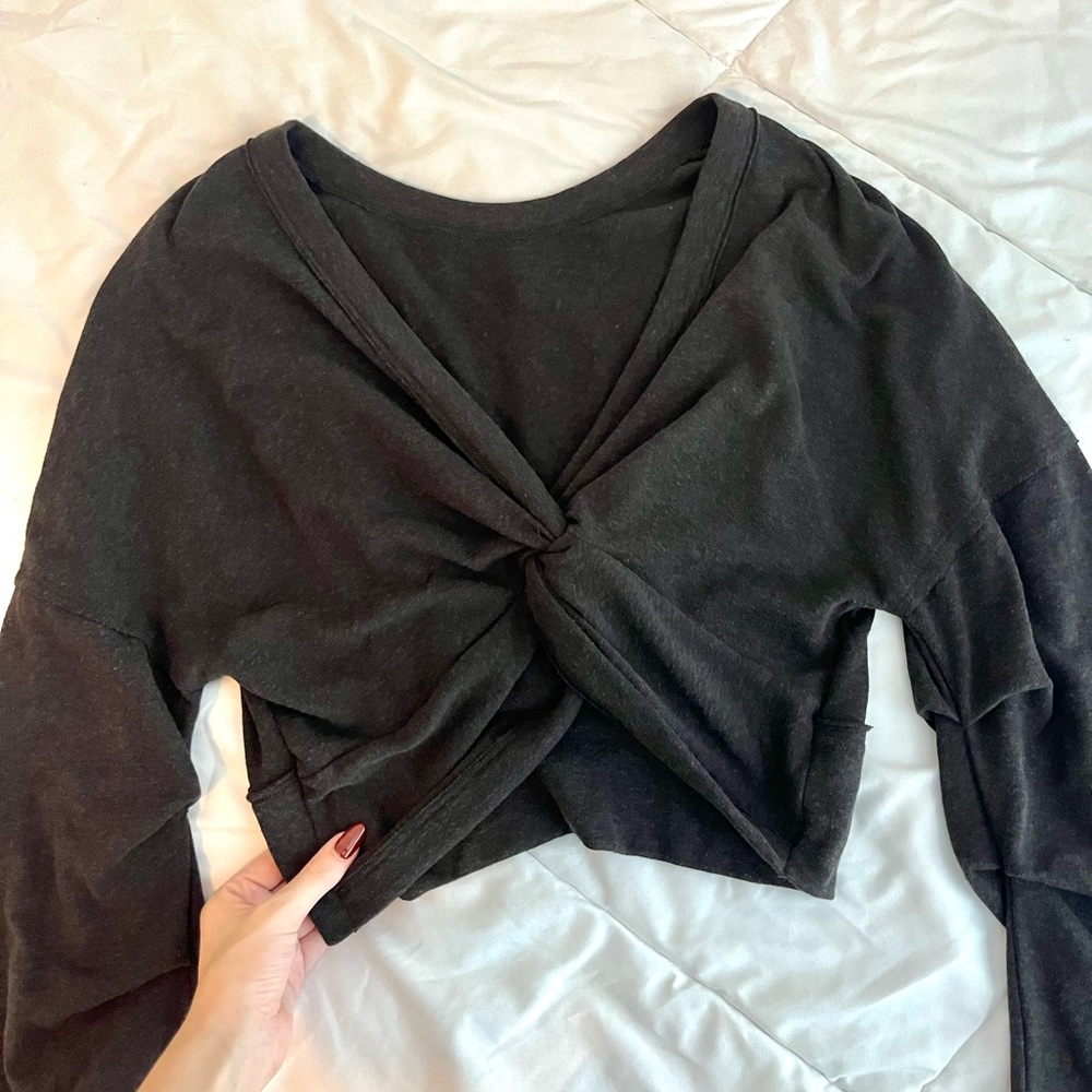 Reversible twist cropped long sleeve